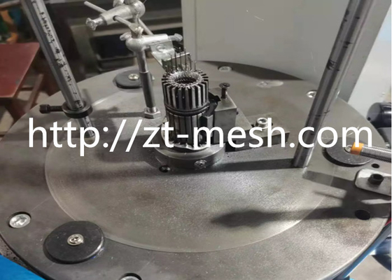 ইন্ডাস্ট্রিয়াল প্রয়োজনে OEM গোলাকার গর্ত আকৃতির বোনা ধাতব জাল গ্যাসকেট