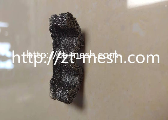 শিল্প ব্যবস্থায় তাপীয় সম্প্রসারণ এবং যান্ত্রিক চাপ সহ্য করার জন্য নমনীয় বোনা তারের মেশ গ্যাসকেট প্রকৌশলী
